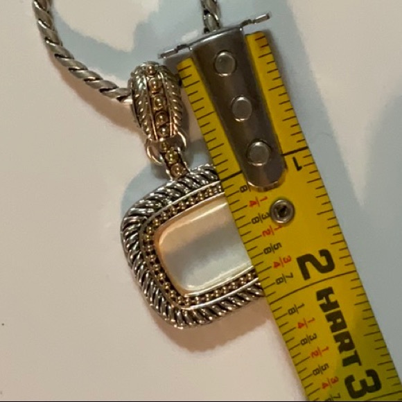 Avon SP Gold and Silver Tone Metal Pendant With Faux Mother of Pearl Long Chain - Picture 9 of 12